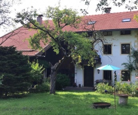 Bauernhaus mit schönem Garten