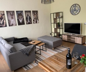 Neu! Stylisches CityApartment mit Netflix,Prime,Parkplatz,BHFnahe