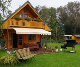 Idyllische Holzhütte mit Wasserzugang und Sauna