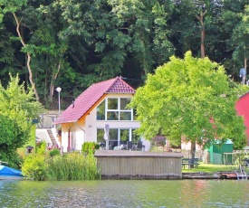 Ferienhaus direkt am See Lychen UCK 1171