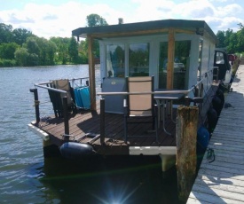 Hausboot Karlchen am idyllischen Schwielochsee