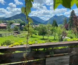 Kontaktlos - Zentrale Ferienwohnung mit See & Bergblick by stayFritz