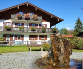 Haus beim Stein